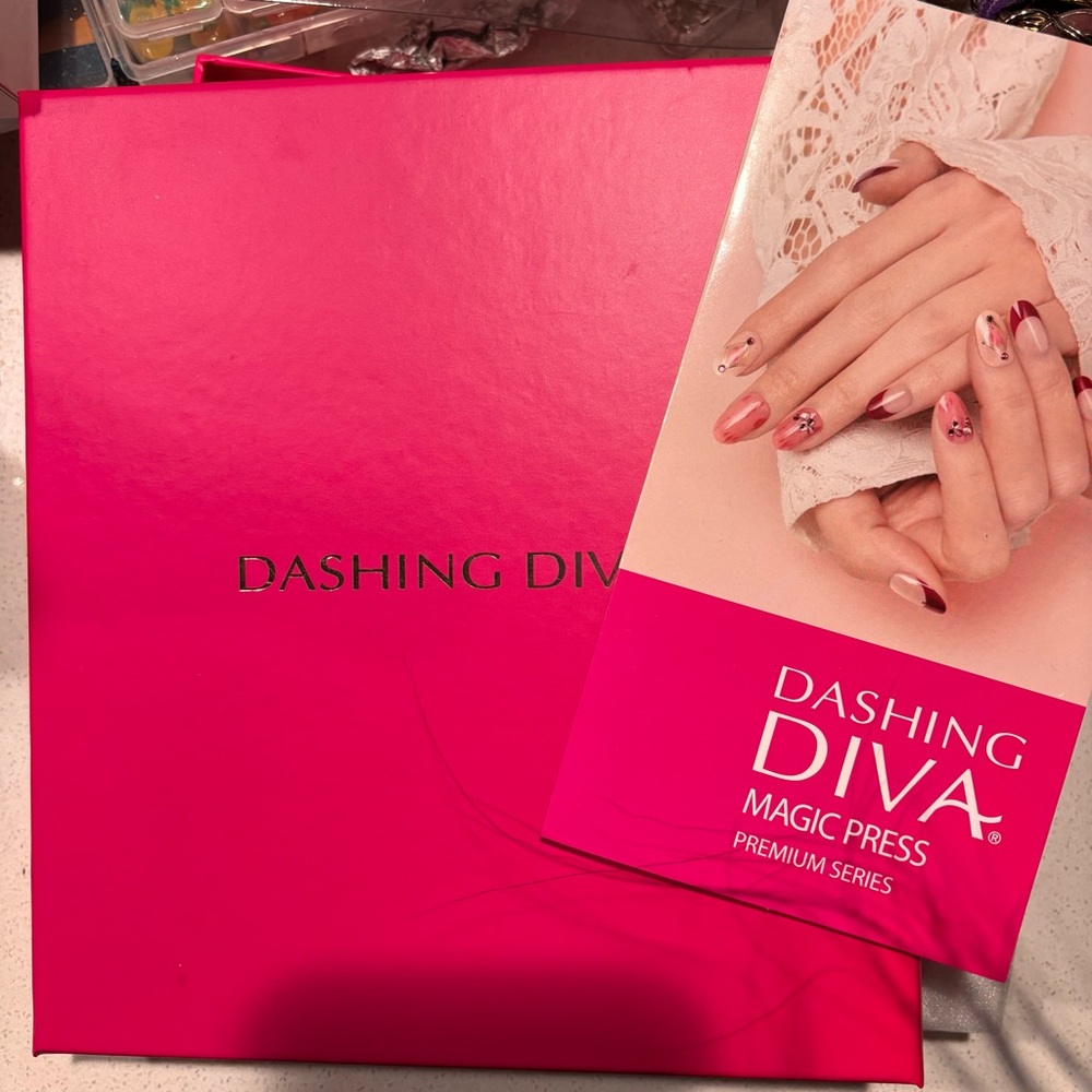 Bundle of 8 Dashing Diva Magic Press Press-On Nails Gift Box Limited Edition - Picture 5 of 5